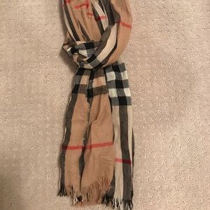 Classic Burberry lightweight scarf